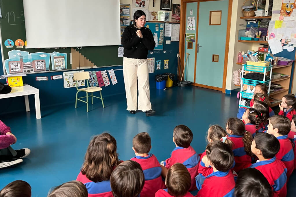 Alumnas del grado de Educación Infantil en las aulas del centro.